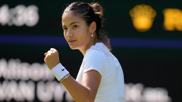 Emma Raducano se enfrentará a Caroline García, número 55 del ranking francés, en la segunda ronda el miércoles.