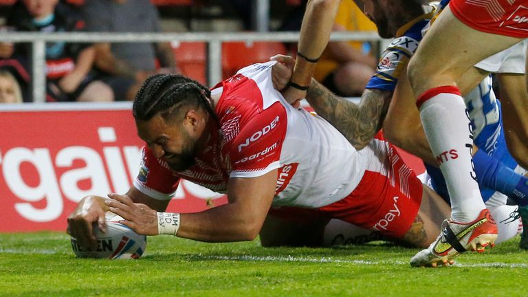 Hurrell abrió el marcador para el Leeds con un try en el minuto ocho 