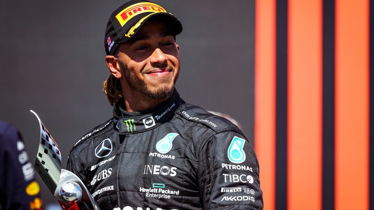 Le pilote de Formule 1 Lewis Hamilton montre son soutien à la série W sur Instagram avant le Grand Prix de Grande-Bretagne