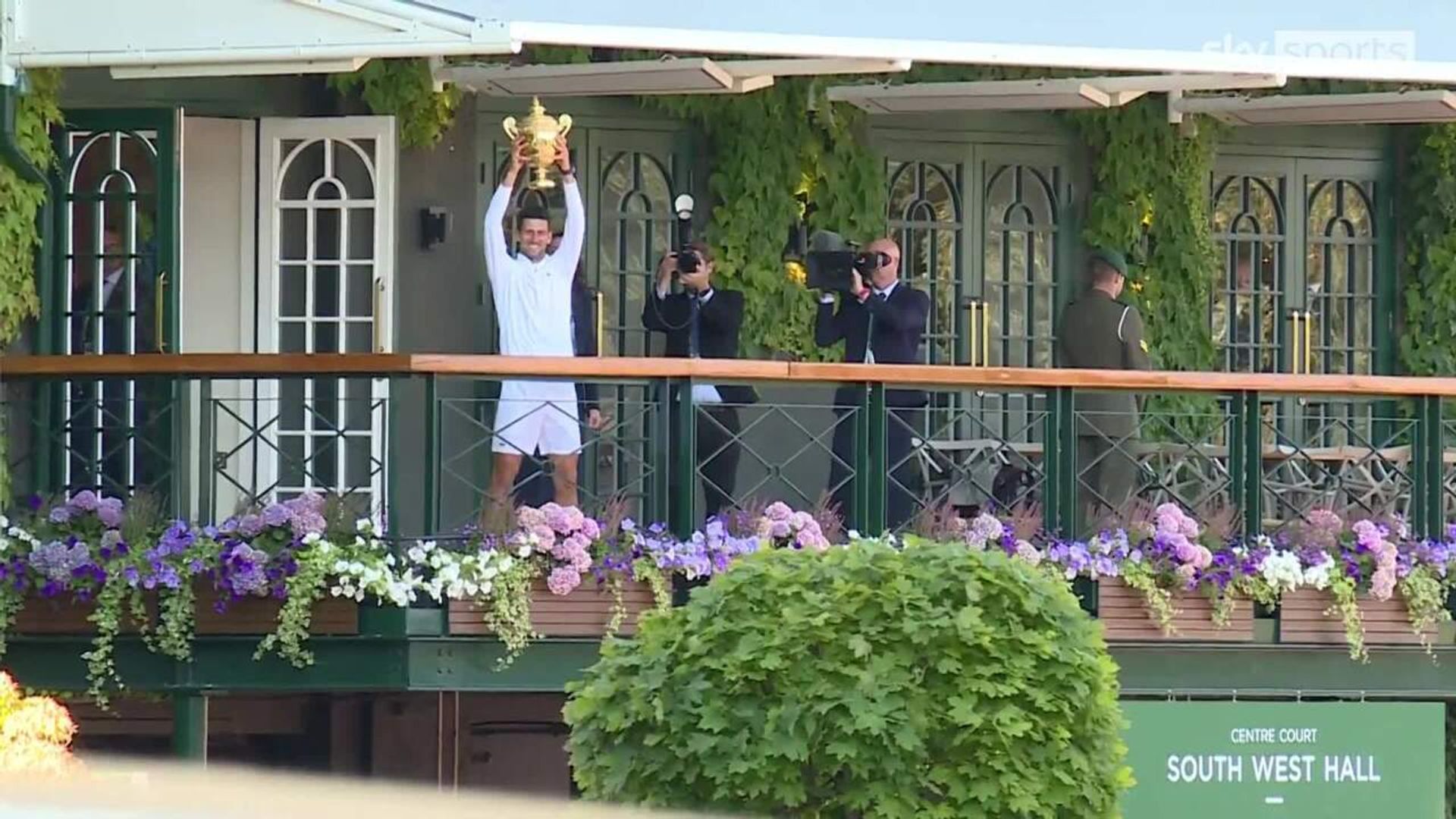Djokovic lifts Wimbledon trophy after Kyrgios win