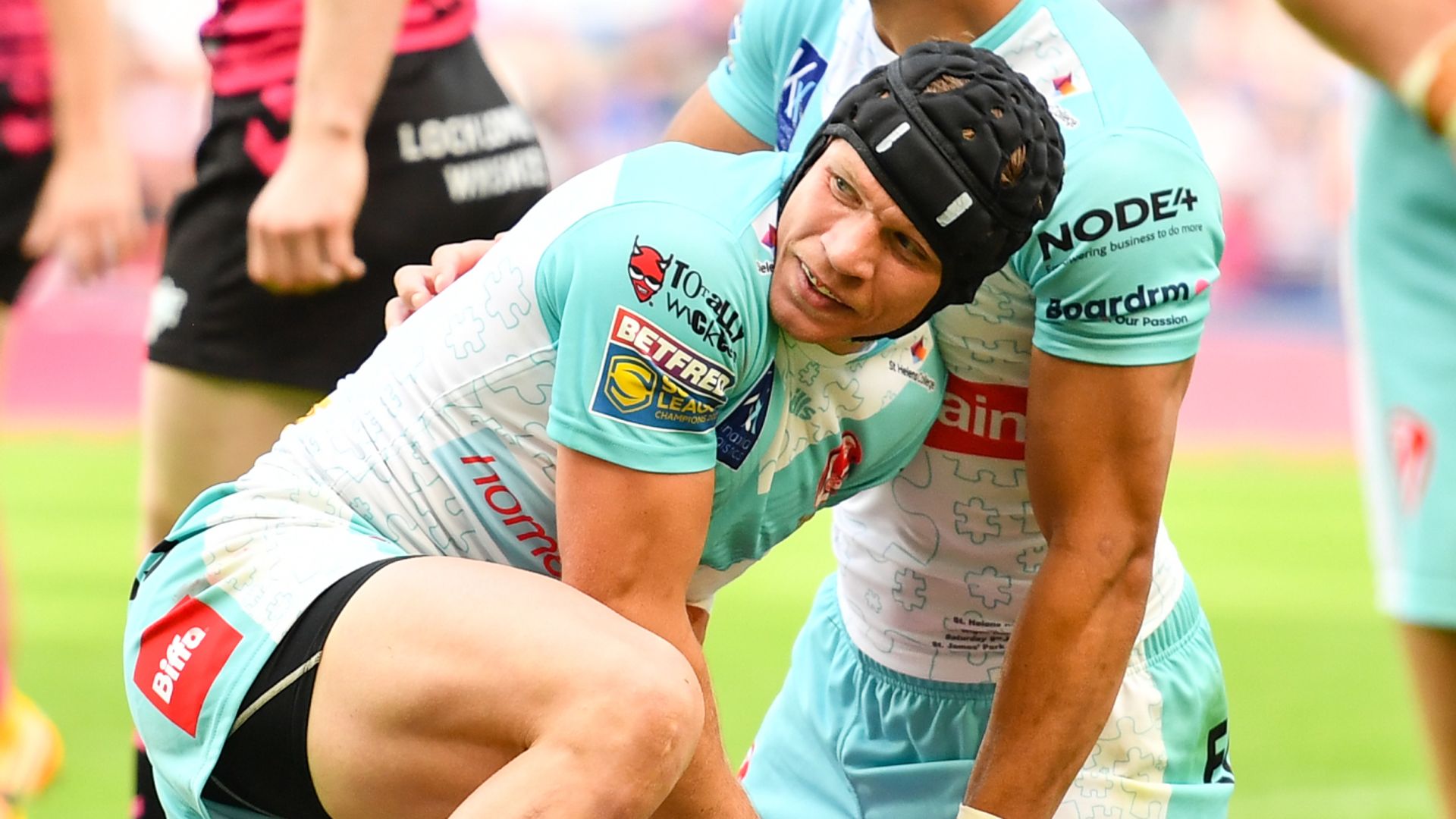 Lomax snatches derby glory for St Helens