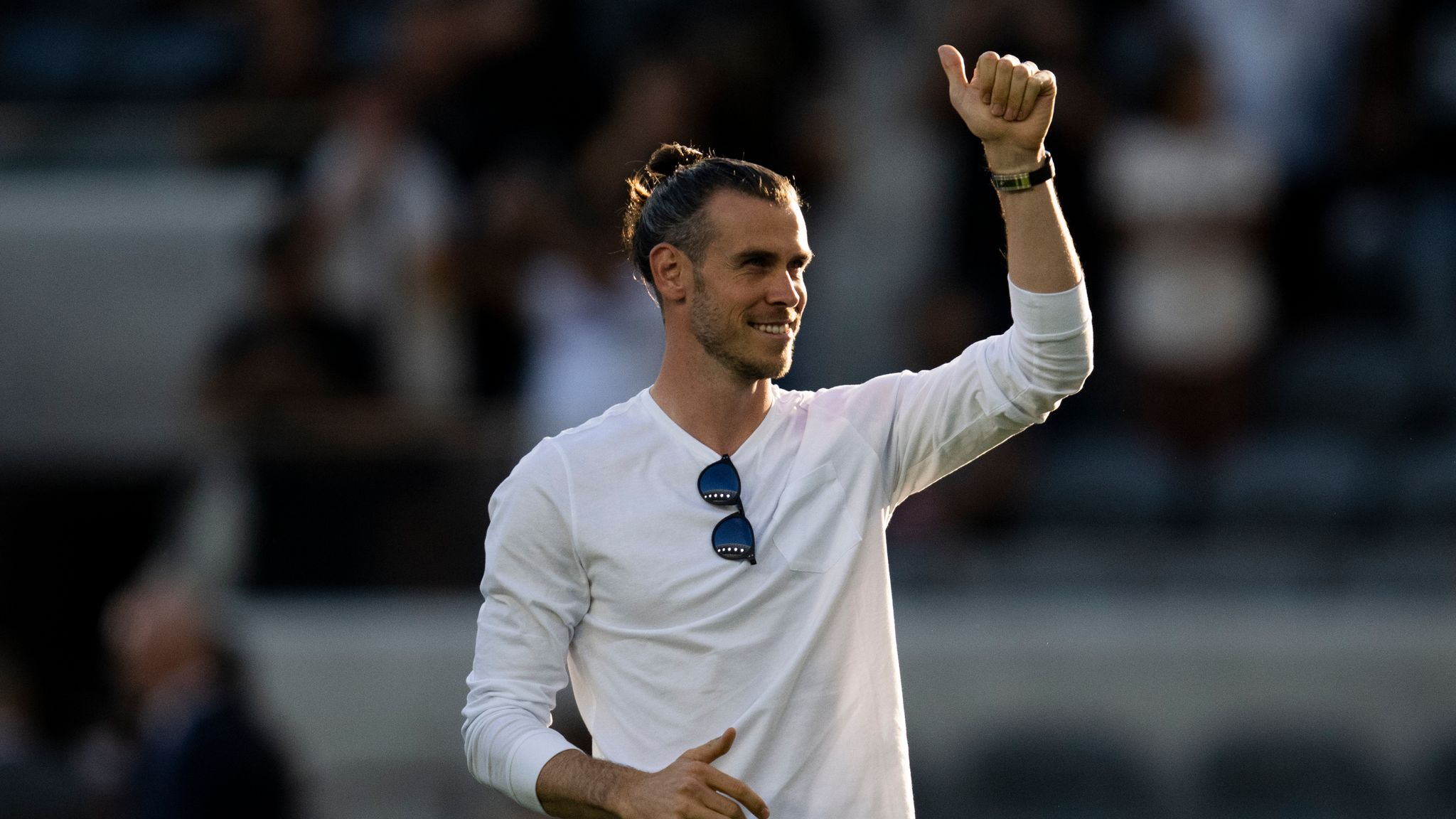 Gareth Bale serenaded by LAFC fans before El Trafico