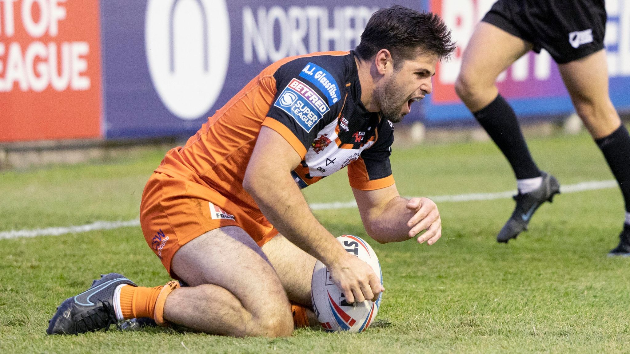 Castleford Tigers 28-14 St Helens: Derrell Olpherts crosses twice to down  Super League champions