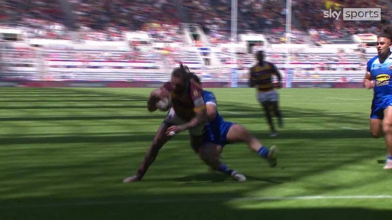 Highlights of the Betfred Super League match between Huddersfield Giants and Salford Red Devils.