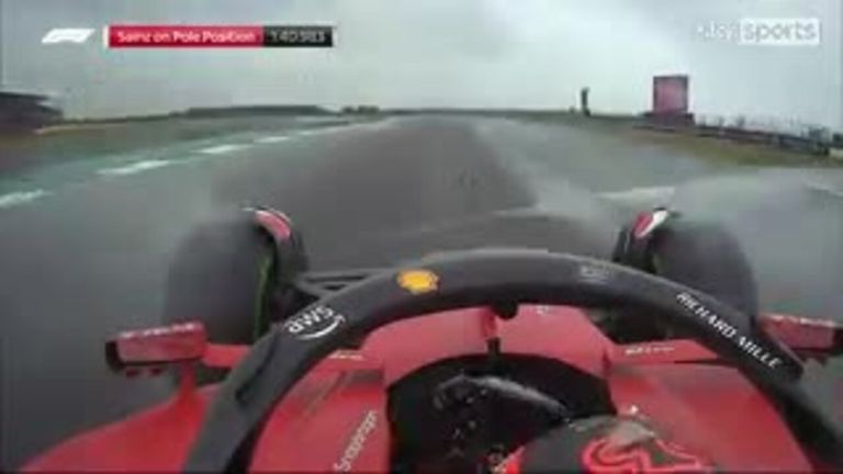 Montez à bord avec Sainz alors que le pilote Ferrari a décroché sa première pole en Formule 1 à Silverstone