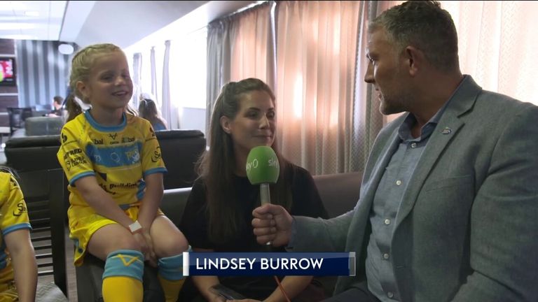 Burrow ailesi hayır işleri ve Leeds Rhinos için tasarladıkları gömlekler hakkında konuşuyor