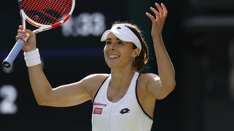 Alize Cornet a mis fin à l'impressionnante séquence de 37 victoires consécutives d'Iga Swiatek pour atteindre les huitièmes de finale à Wimbledon pour la première fois depuis 2014.