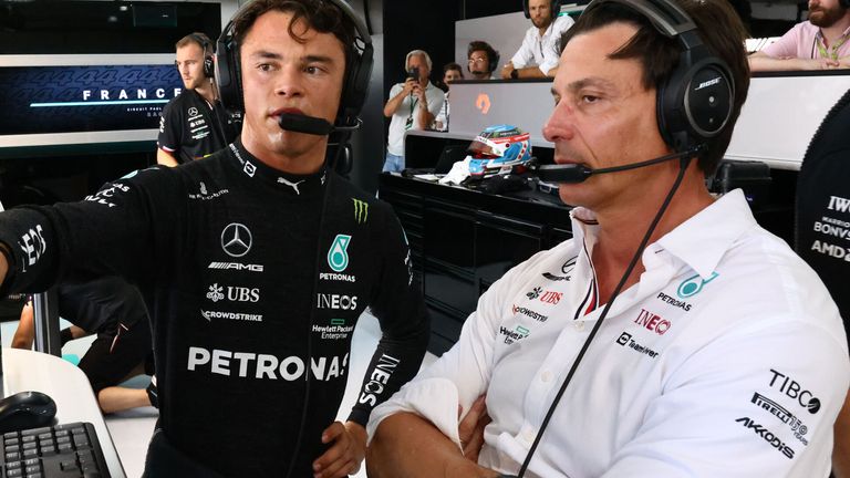 Mercedes happy with Nyck de Vries progress but admit they may ‘let him go’ if he fails to land F1 seat