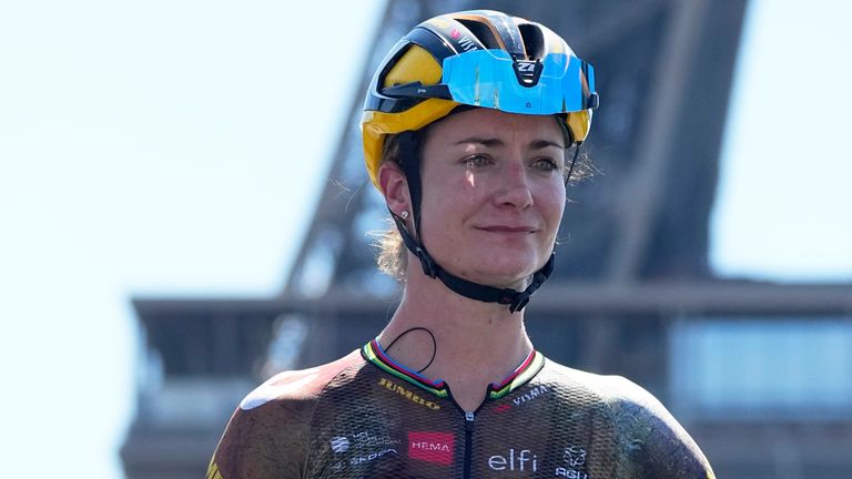 Vos takes stage two of the Tour de France Femmes