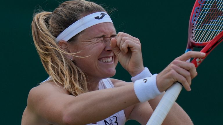 Marie Bozkova venció a Caroline García de Francia para llegar a los cuartos de final del Grand Slam por primera vez