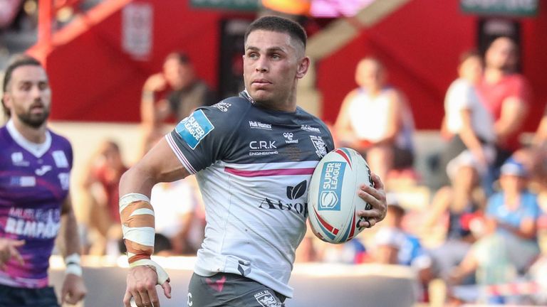 Will Smith corre para un intento de debut con el Hull FC contra Toulouse