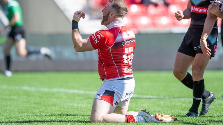 Salford stun champions with eight-try blitz
