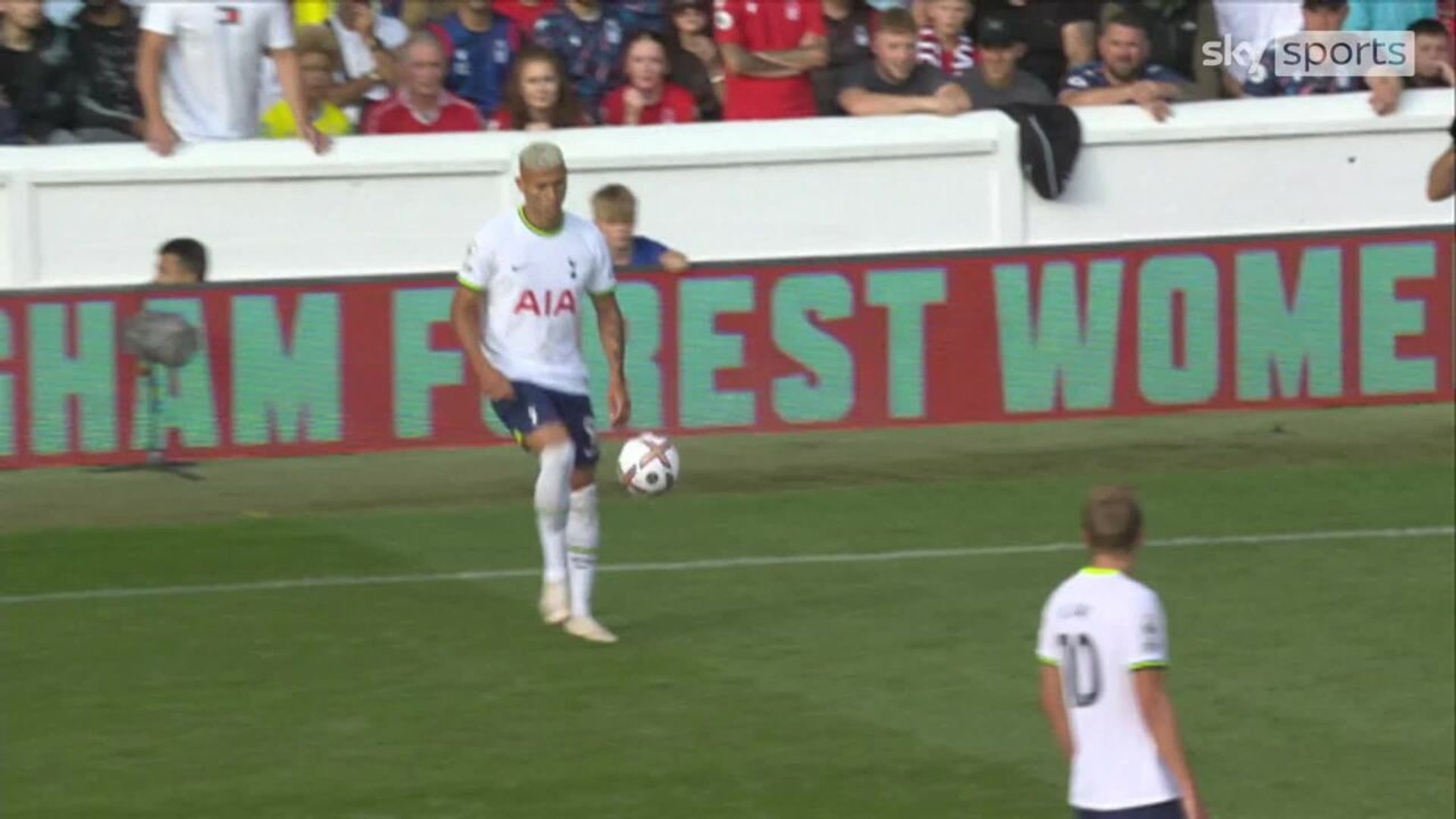 Richarlison wiped out after keepy-uppies