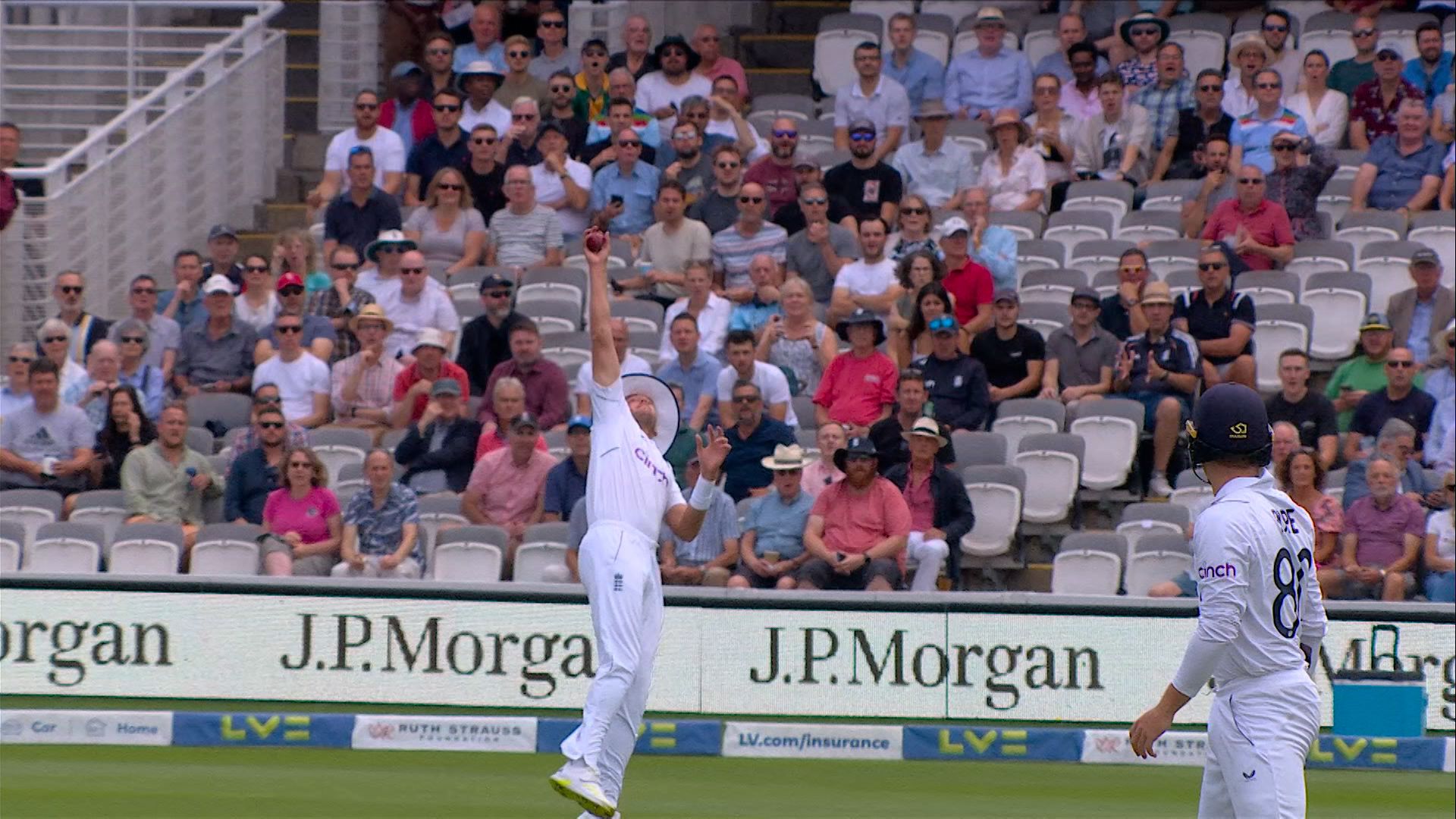 'You little beauty!' - Broad takes remarkable one-handed catch