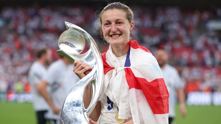 Euro 2022 winner Ellen White says that Lionesses New Year's Honours recognition is 'incredible' for women's football 