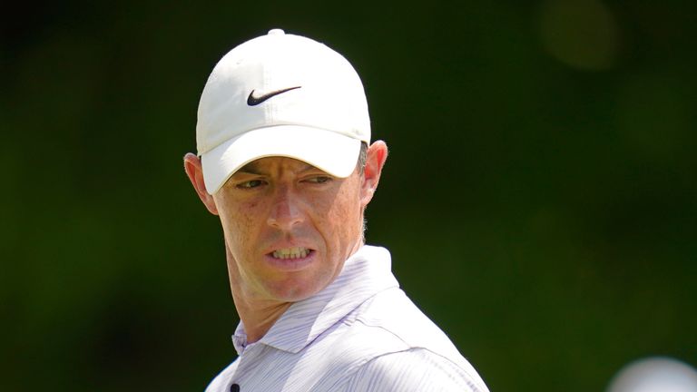 Rory McIlroy está a dos de la mitad del liderato en Delaware