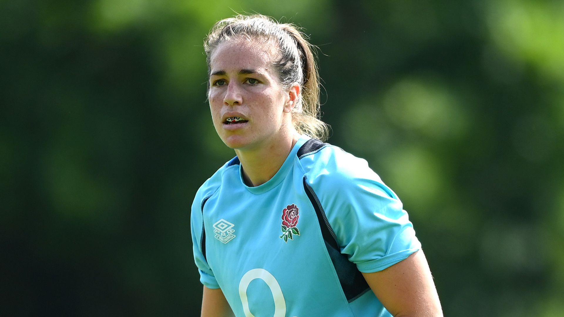England's Scarratt undergoes neck surgery to save career