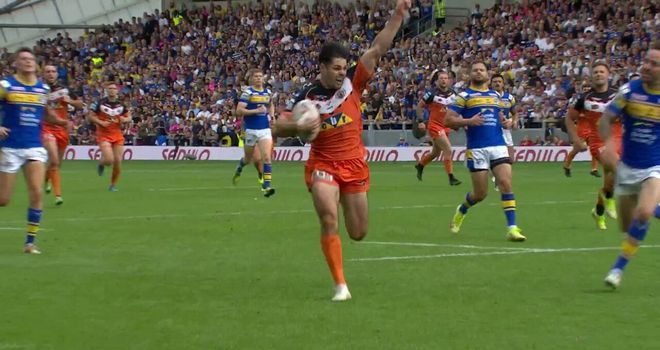 Super League: Castleford Tigers 14-8 Leeds Rhinos - Bureta Faraimo's double  gives home side first win - BBC Sport