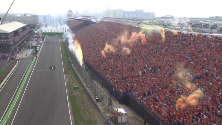 Red Bull's Verstappen won de Nederlandse Grand Prix voor zijn thuisfans om zijn voorsprong in het rijdersklassement voort te zetten.