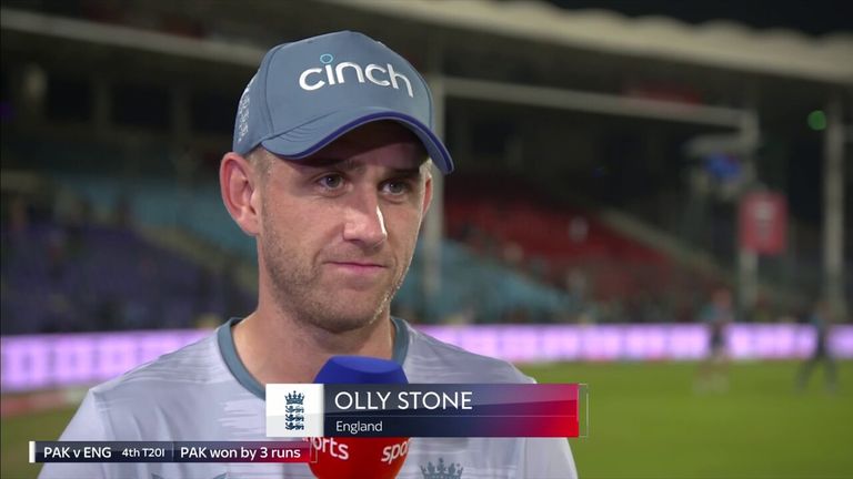 Der Engländer Olly Stone reagiert auf die Niederlage seines Teams gegen Pakistan im vierten T20-Spiel