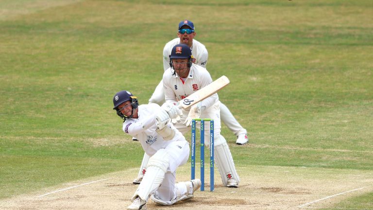 Felix Organ continued his fine form with 71 for title-chasing Hampshire.
