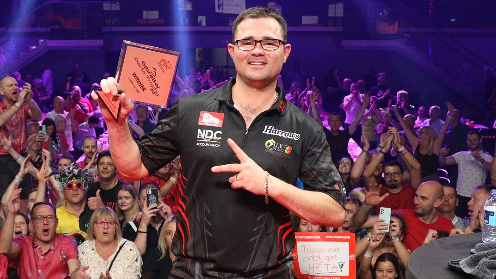 european-tour-darts-damon-heta-defeats-peter-wright-for-victory-in-gibraltar