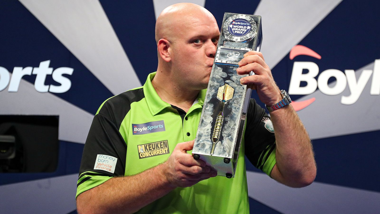 World Grand Prix Darts Michael van Gerwen holds off Nathan Aspinall fight back to win sixth