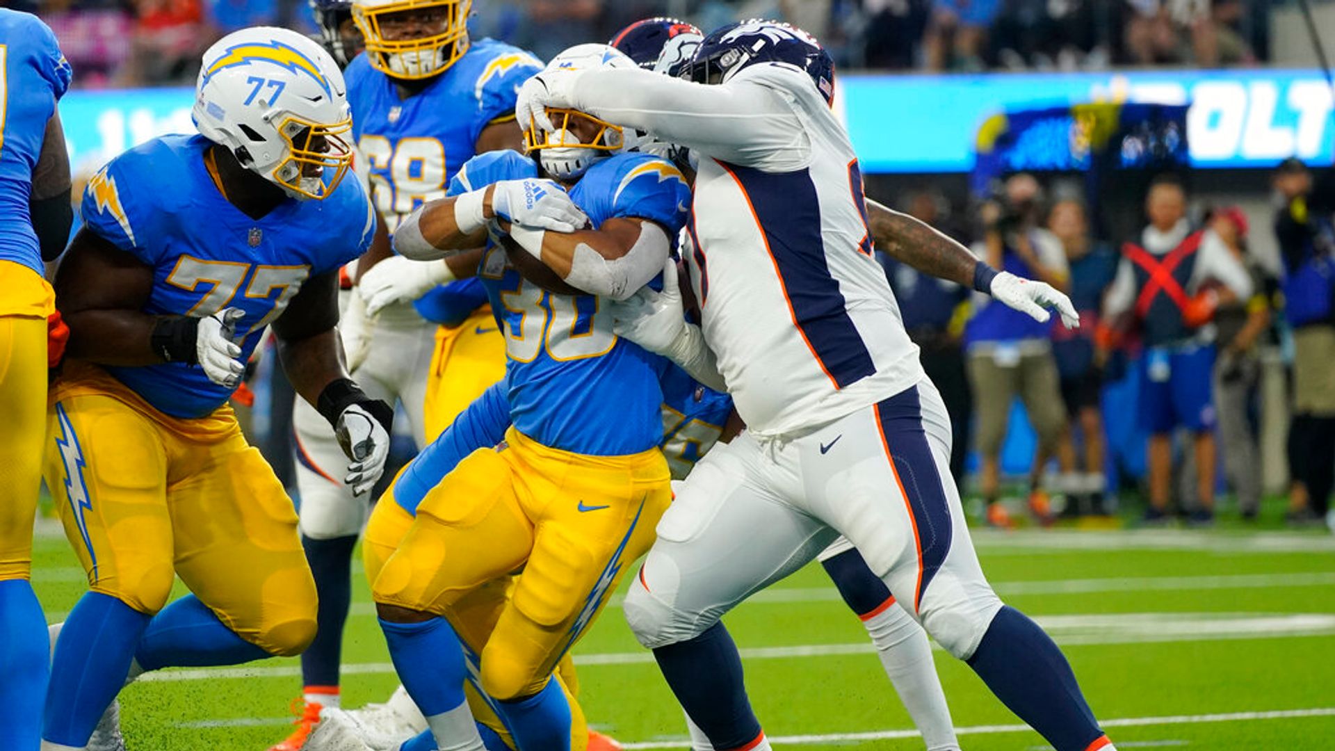 Ekeler enters Beast Mode on bruising 6-yard TD run