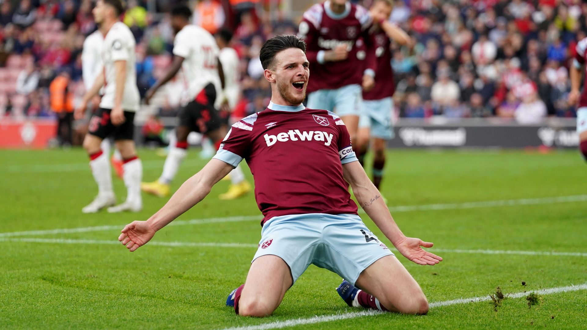 Rice ends PL goal drought in style but West Ham held by Saints