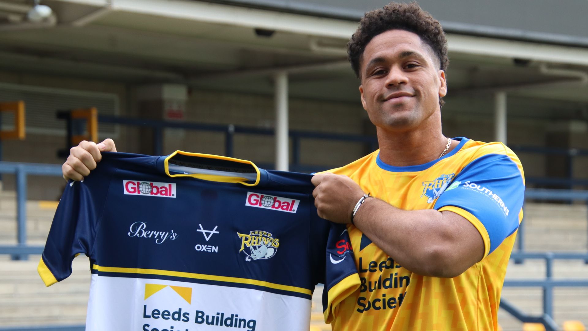 Smith aims to harness new signing Olpherts' versatility at Rhinos