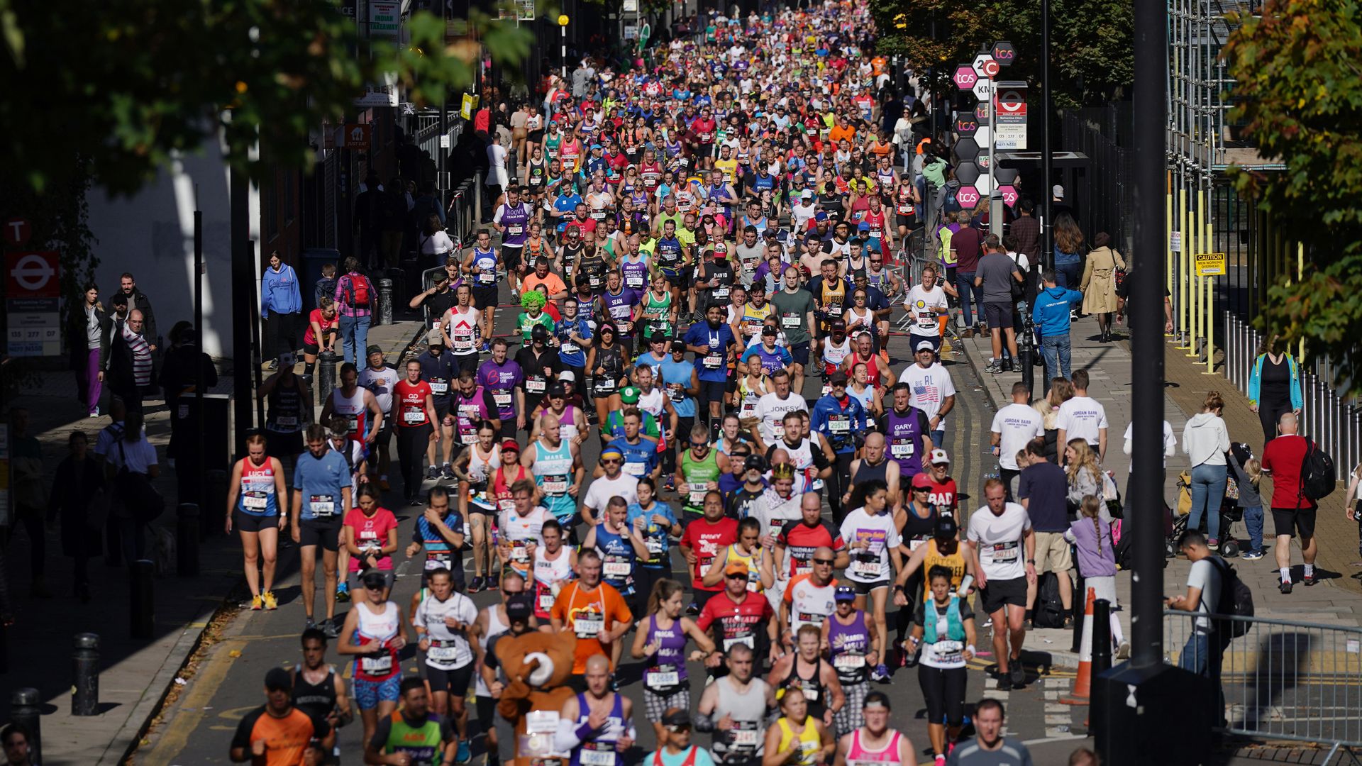 Man, 36, dies after collapsing less than three miles from end of London Marathon