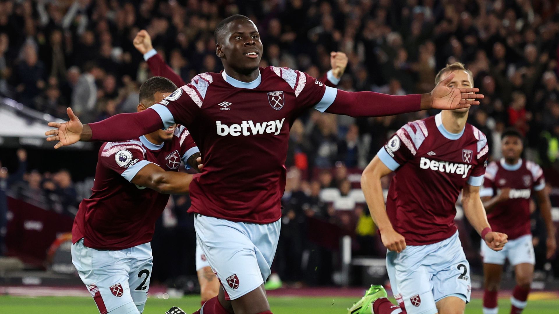 West Ham up to 10th after controversial Bournemouth win