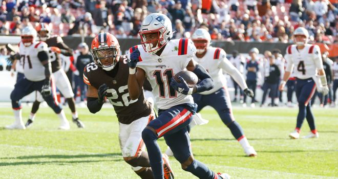 Patriots bury Browns, Belichick ties Halas