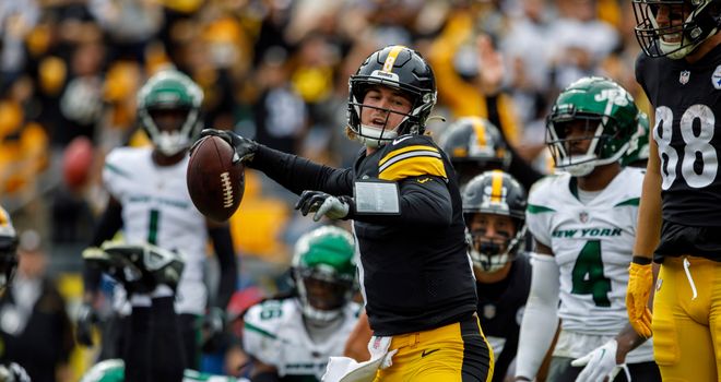 Pittsburgh Steelers quarterback Kenny Pickett celebrates after scoring a  touchdown against the New York Jets during an NFL football game at Acrisure  Stadium, Sunday, Oct. 2, 2022 in Pittsburgh, Penn. (Winslow Townson/AP