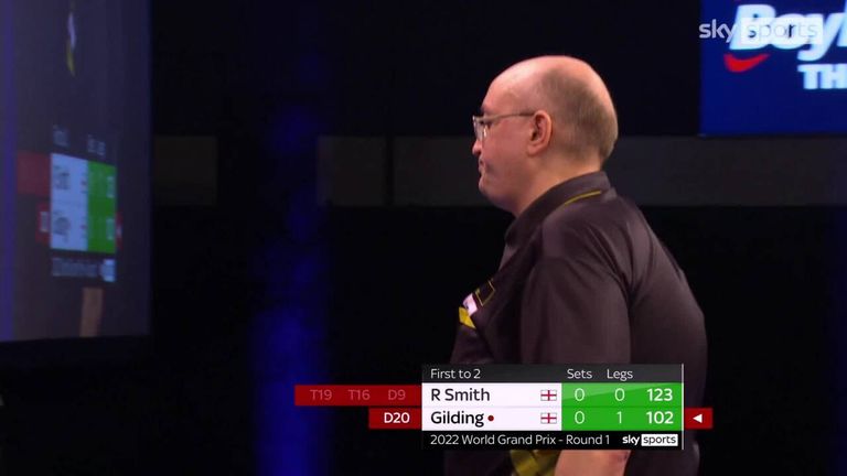 Andrew Gilding hit this 102 checkout on his way to winning the first set of his first-round match against Ross Smith 