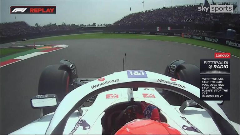 La voiture de Zhou Guanyu a dû être ramenée aux stands avant que son coéquipier de Haas, Pietro Fittipaldi, ne brandisse le drapeau rouge après avoir subi une panne de moteur.