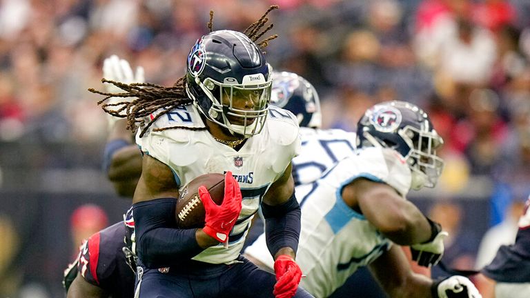 Check out all of the Tennessee Titans' best plays running back Derrick Henry from his 228-meter game against the Houston Texans.
