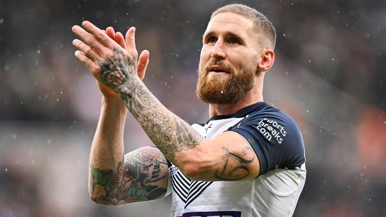 Sam Tomkins acknowledges the crowd after England's win over Samoa