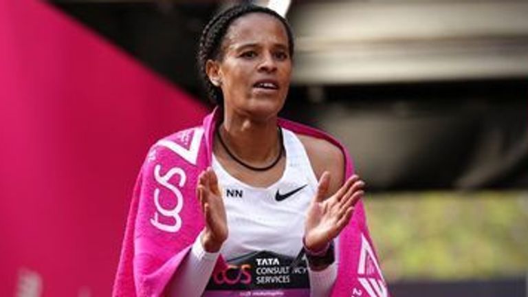 Ethiopia's Yalemzerf Yehualaw stormed to victory in the women's race ahead of last year's winner Joyciline Jepkosgei