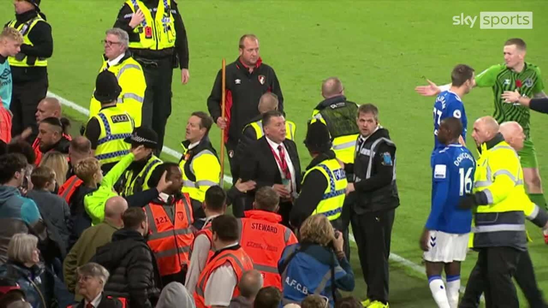 Everton fans confront players at FT | Lampard: They have a right to be unhappy