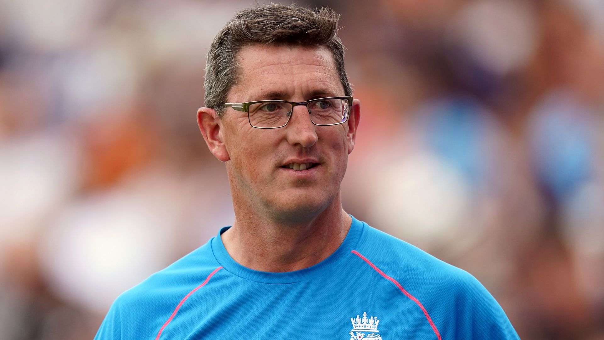 Lewis wants England Women to 'express themselves'