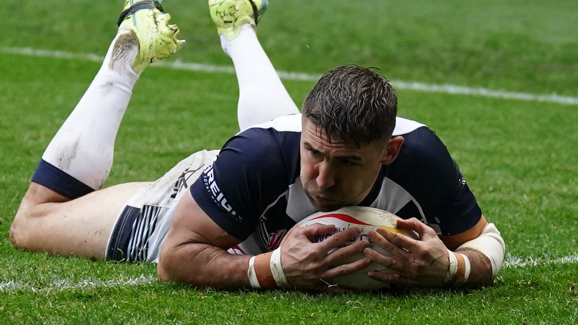 Makinson's record haul sends England into World Cup semis