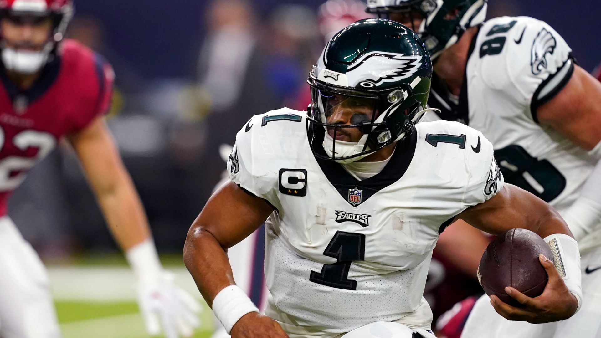 Unbeaten Eagles overcome Texans to improve to 8-0 for first time