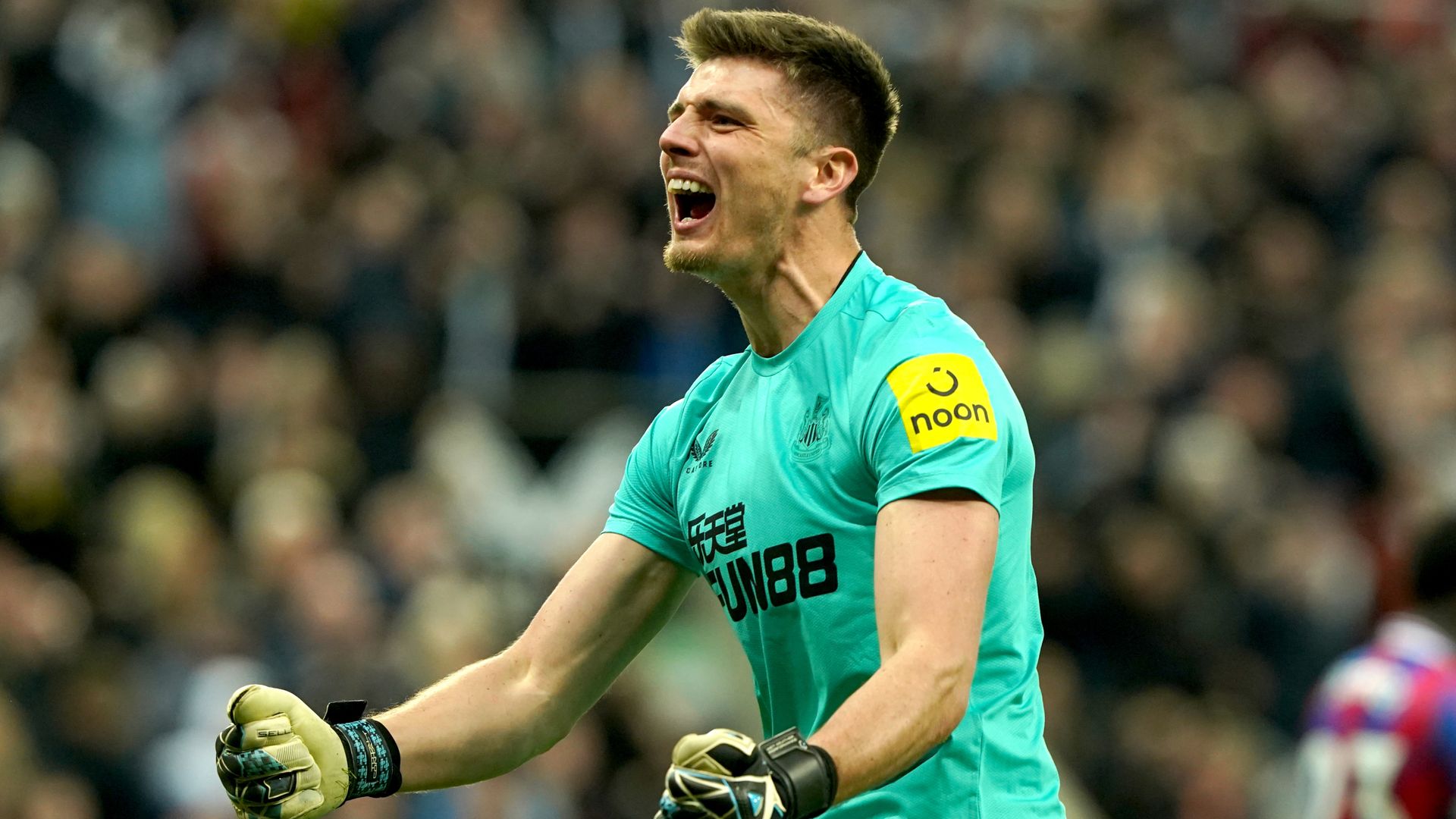 Pope shows England shootout credentials to edge Newcastle past Palace