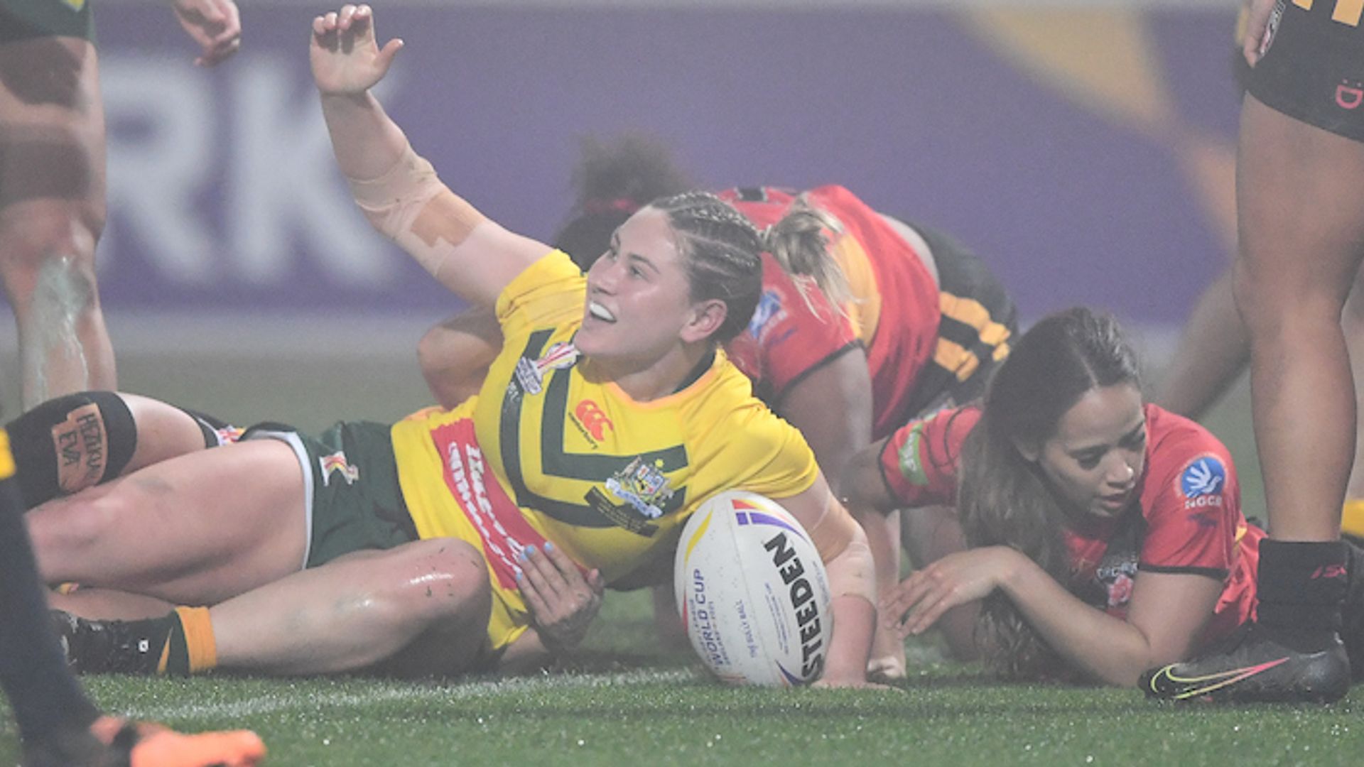 Australia cruise into RLWC final