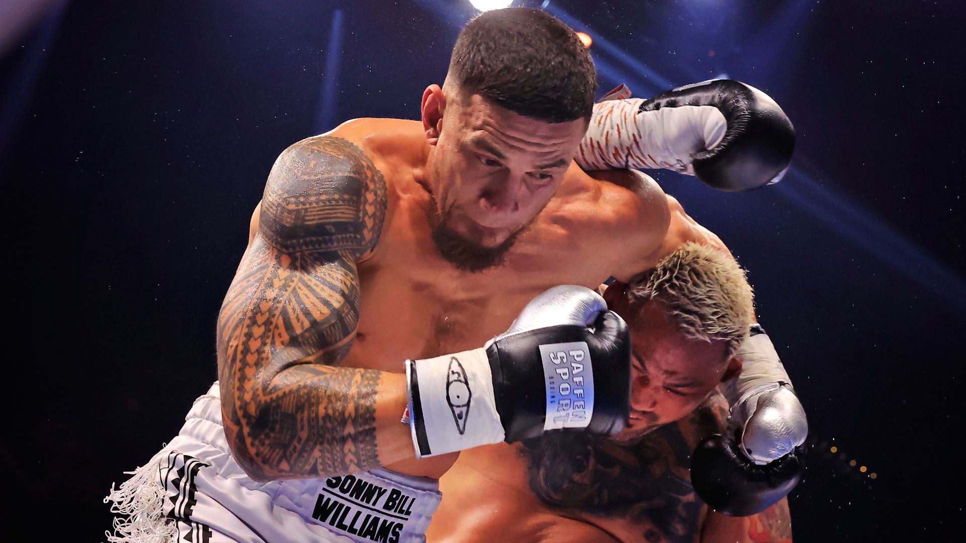 Sonny Bill Williams suffers first pro boxing defeat in shock KO