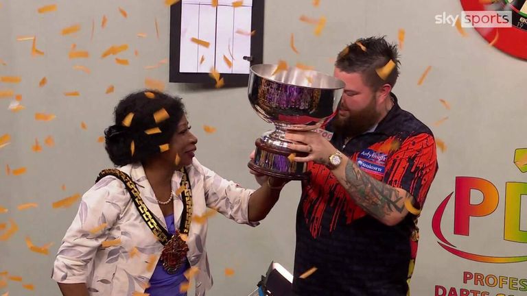 'Bully Boy' ended his major jinx as he held aloft the Eric Bristow trophy