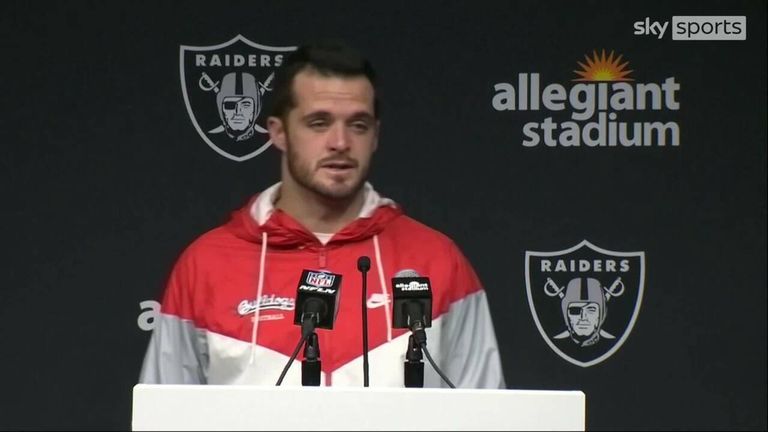 Carr sangat emosional setelah kekalahan tipis Raiders dari Indianapolis Colts awal musim ini. 