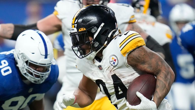 Benny Snell Jr. mencetak touchdown untuk Pittsburgh Steelers dalam kemenangan Senin malam mereka atas Indianapolis Colts