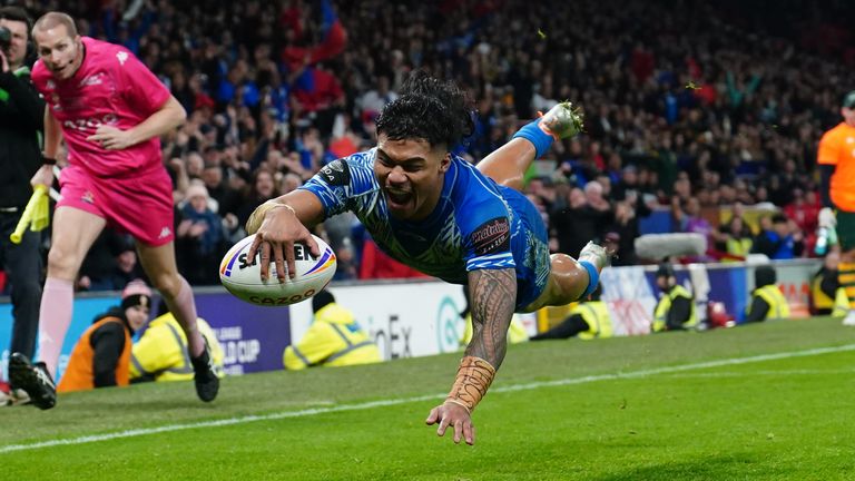 Brian To'o dives over to score for Samoa